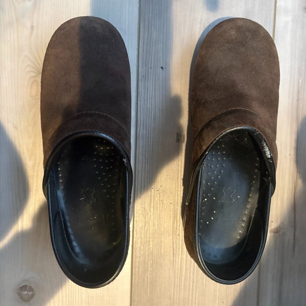 Dansko Professional brown suede clogs with a chunky heel size EU 37 or US 6.5/7